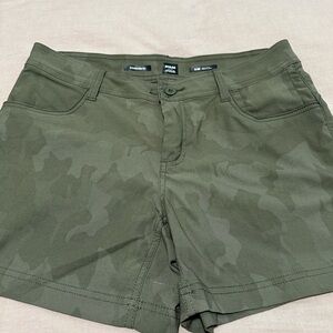 Prana Green Nylon Quick Dry Shorts, Camo design sz 8 EUC